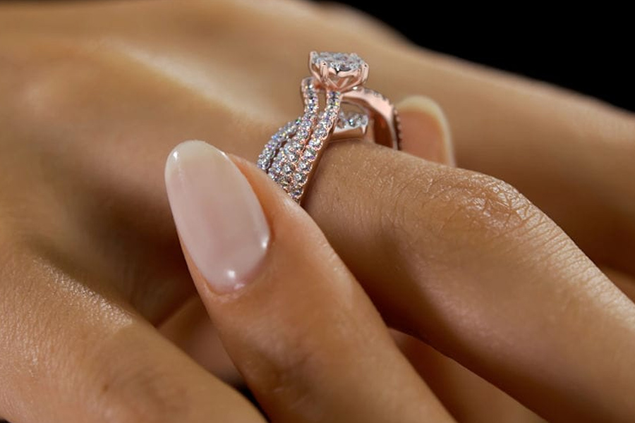 styling your engagement ring with everyday outfits
